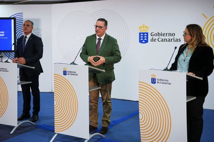 La Consejería de Educación y el Comisionado del REF facilitarán la enseñanza de la herramienta fiscal en las aulas