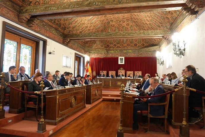 Pleno de la Diputación de Valladolid de este viernes.