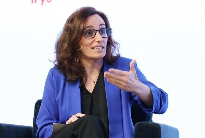 A Ministra da Saúde, Mónica García, durante o segundo dia da quinta edição do fórum 'Fundos Europeus' do elDiario.es, no El Beatriz Madrid, em 28 de março de 2025, em Madri (Espanha). elDiario.es' organiza uma nova edição deste fórum de relevância