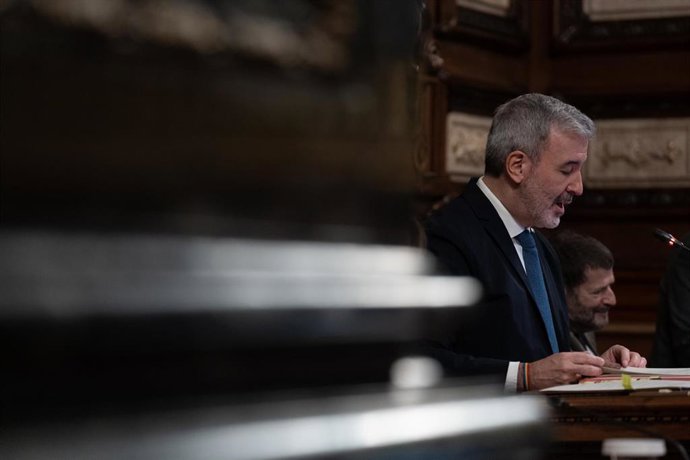 El alcalde de Barcelona, Jaume Collboni, durante un pleno en el Ayuntamiento de Barcelona, a 28 de marzo de 2025, en Barcelona, Catalunya (España)