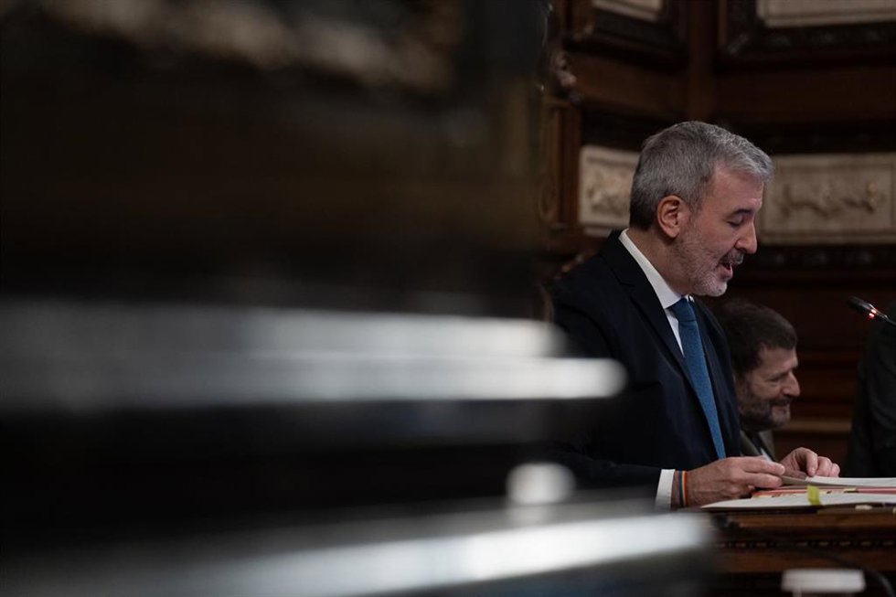 El alcalde de Barcelona, Jaume Collboni, durante un pleno en el Ayuntamiento de Barcelona, a 28 de marzo de 2025, en Barcelona, Catalunya (España)