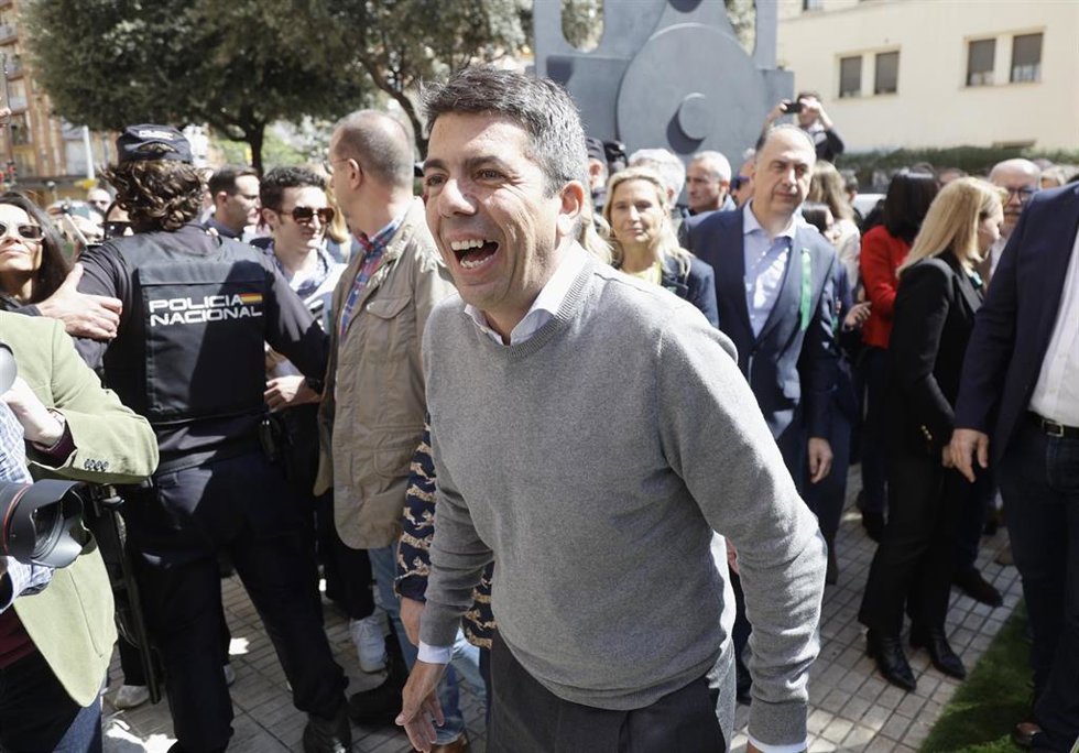 El presidente de la Generalitat Valenciana, Carlos Mazón, asiste a las fiestas de la Magdalena, a 27 de marzo de 2025