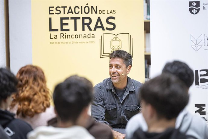 Pablo Gutiérrez ha inaugurado en La Rinconada (Sevilla) el Ciclo de Literatura Juvenil de la Estación de las Letras
