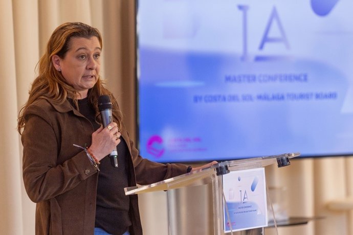La consejera delegada de Turismo Costa del Sol, Esperanza González, en una master class enfocada en el segmento MICE, dirigida a profesionales del turismo.