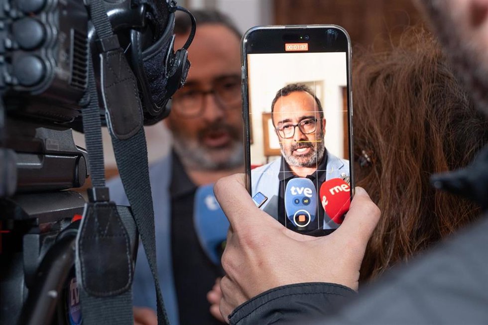 Archivo - El presidente de la Diputación de Cáceres, Miguel Ángel Morales, atiende a los medios en una foto de archivo