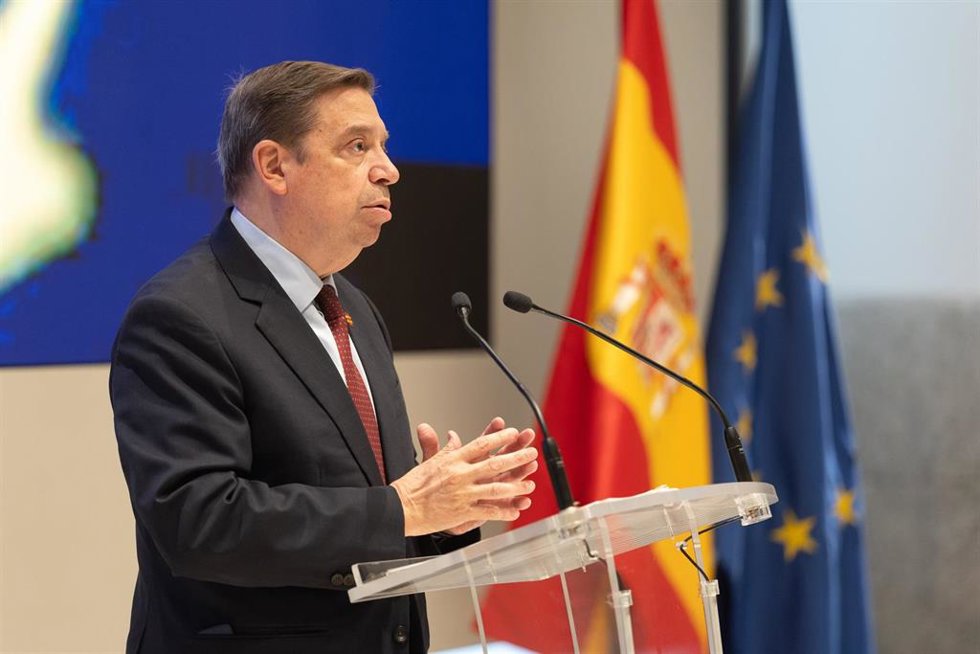 El ministro de Agricultura, Pesca y Alimentación, Luis Planas, presenta el balance del segundo año de aplicación de la Política Agraria Común durante una rueda de prensa, en la sede del Ministerio, este viernes.