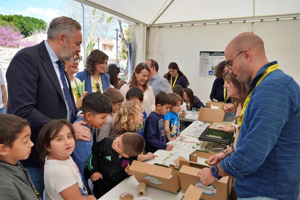 Santomera inaugura su I Feria Científica con más de 30 stands de divulgación