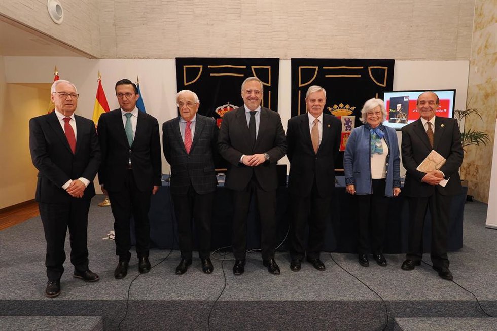 Pollán ejemplifica en Felipe II la obligación de dejar a los hijos una España mejor que la heredada de nuestros padres.