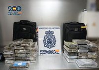 Detenido un viajero que portaba casi 40 kilogramos de cocaína en el interior de dos maletas en Barajas
