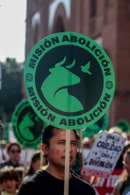 Archivo - Manifestación de Pacma contra los toros, en una imagen de archivo.