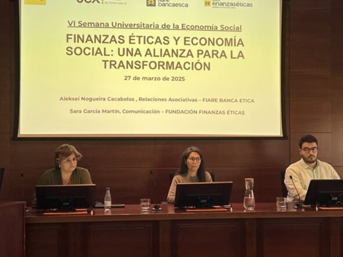 Mesa de debate de la VI Semana Universitaria de la Economía Social en la UEx.