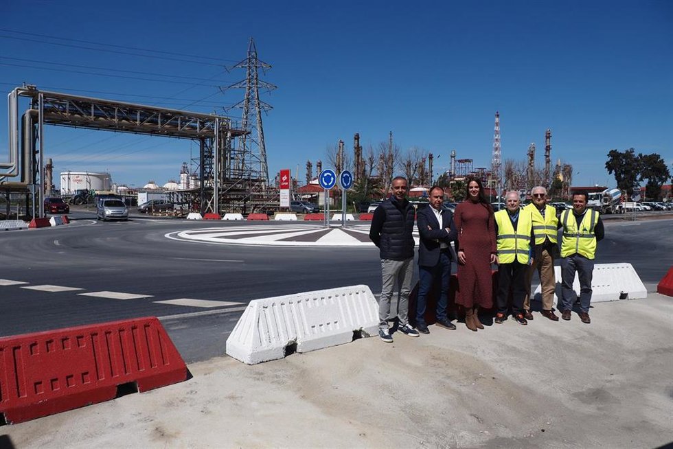 Nueva rotonda de la Calle A, situada en el polígono Nuevo Puerto de Palos de la Frontera (Huelva).