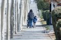 "Esclavitud consentida": Cuidadoras de niños y mayores en España exigen reconocimiento legal y económico