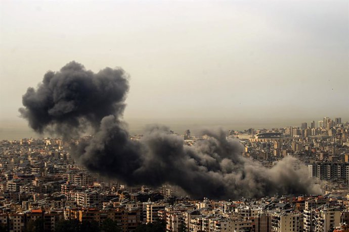 March 28, 2025, Baabda, Baabda, Lebanon: Heavy smoke billows from an Israeli air raid on Beirut southern suburb. Israel carried out its first air strikes in southern Lebanon, a hotbed of pro-Iranian Hezbollah since 19 November after its defense minister t