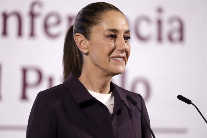 A presidente do México, Claudia Sheinbaum Pardo, anunciou que fornecerá uma resposta abrangente às tarifas dos Estados Unidos sobre o México durante uma reunião no Palácio Nacional, em 27 de março de 2025, na Cidade do México, México.