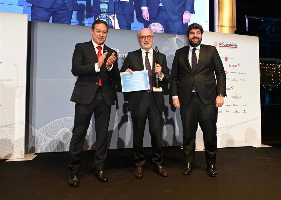 El presidente del Gobierno regional, Fernando López Miras, clausuró anoche en Murcia la segunda edición de los Premios ESG-Industria