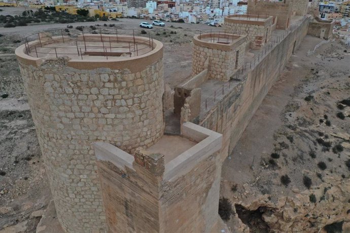 La Comisión de Patrimonio aprueba la restauración de la cara sur de las Murallas del Cerro de San Cristóbal de Almería