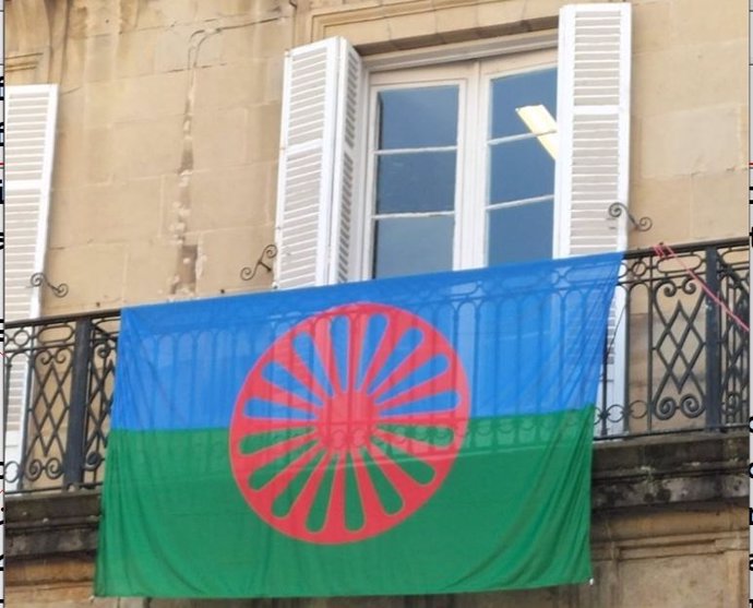 Archivo - Bandera gitana 