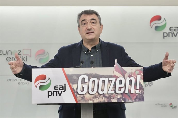 Archivo - Arquivo - O porta-voz do Grupo Basco no Congresso dos Deputados, Aitor Esteban, avalia a mensagem do rei Felipe VI, na sede do PNV, Sabin Etxea, em 25 de dezembro de 2022, em Bilbao, Biscaia, País Basco (Espanha). Durante seu tradicional