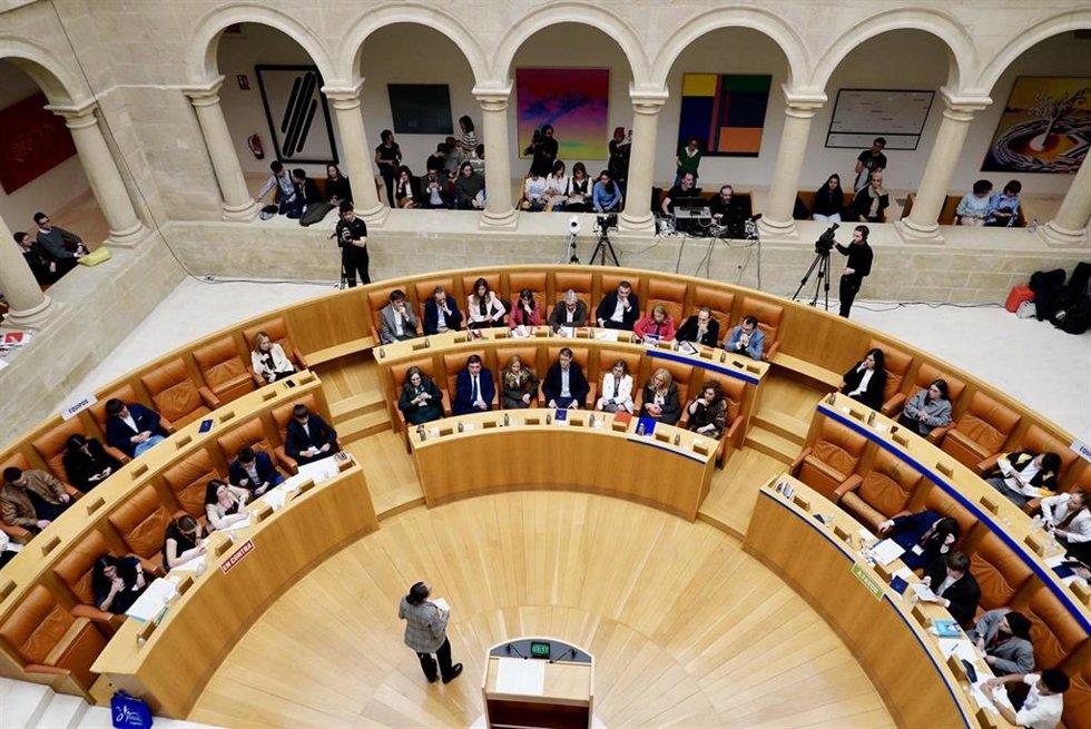 Torneo de Debate Preuniversitario celebrado en el Parlamento riojano