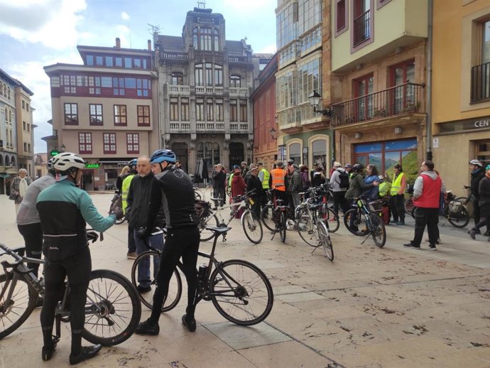 Concentración de Asturies ConBici en Oviedo