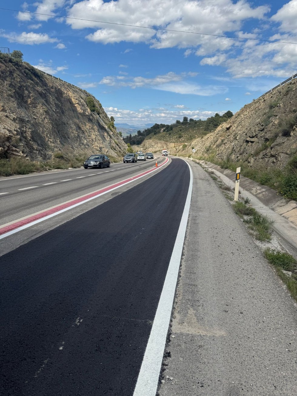 La Junta acomete obras de mejora del firme en la A-355 tras las últimas lluvias.