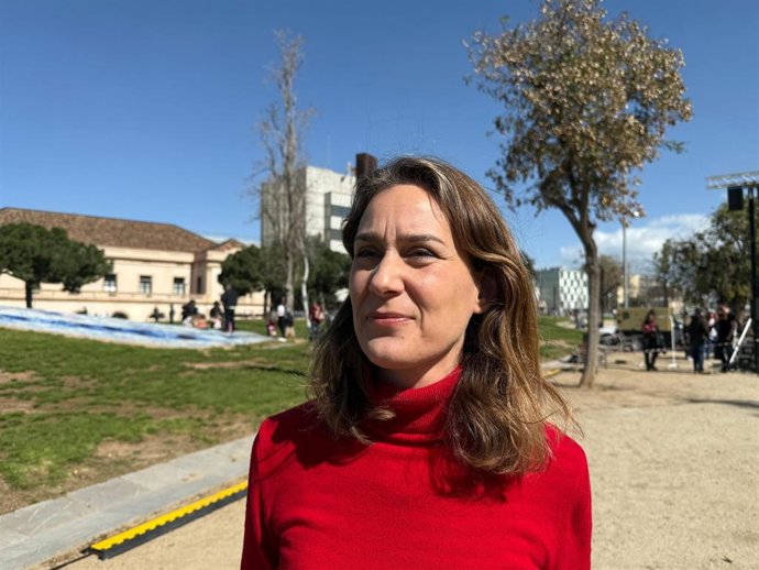 La líder de los Comuns en el Parlament, Jéssica Albiach, en una atención a los medios en la 'Festa de la Pública' en Barcelona