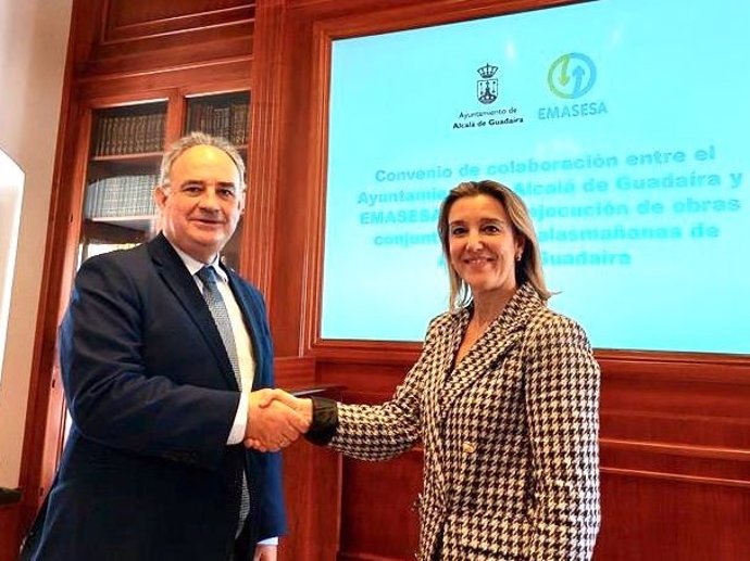 Firma del convenio entre ambas entidades.