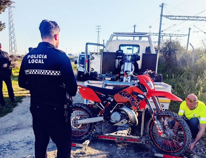 Policía Local y Nacional de El Puerto (Cádiz) aúnan esfuerzos para evitar carreras ilegales de motoristas.