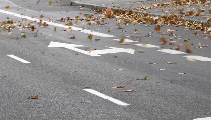 Archivo - Los Bombers atienden más de 220 avisos hasta las 13 horas de este sábado por el episodio de viento