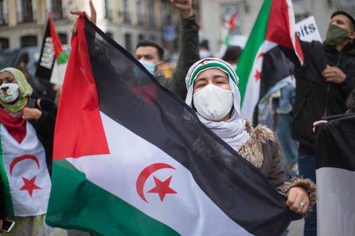 Archivo - Bandera saharaui durante una manifestación en Madrid (archivo)