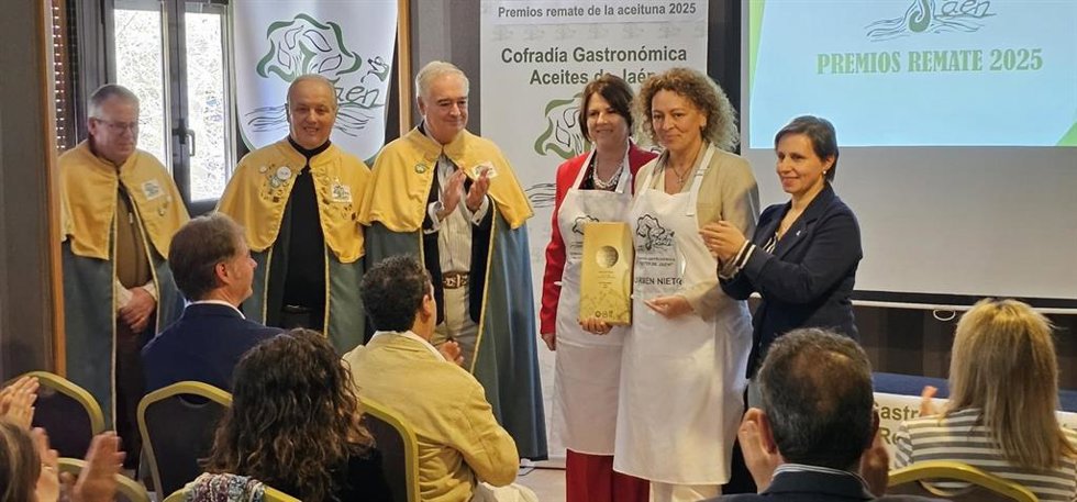 La delegada territorial de la Consejería de Agricultura, Pesca, Agua y Desarrollo Rural, Soledad Aranda, en los premios 'Remate de la aceituna 2025' en Jaén.