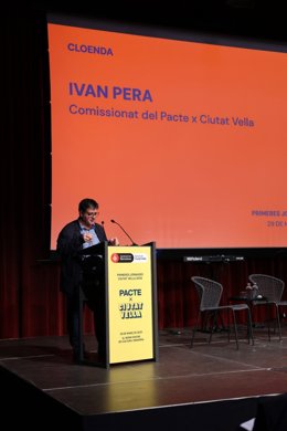 El comisionado del Pacte per Ciutat Vella, Ivan Pera, durante su intervención en las I Jornades Ciutat Vella 2035 de Barcelona