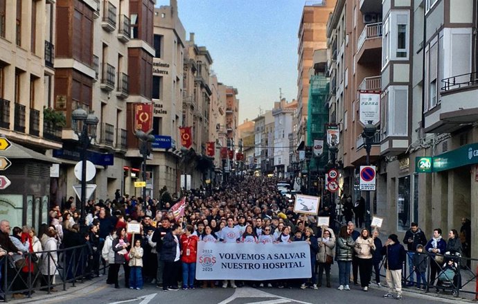 Más de 3.000 personas se manifiestan en Calahorra por mantener la cartera del servicios y personal en el Hospital
