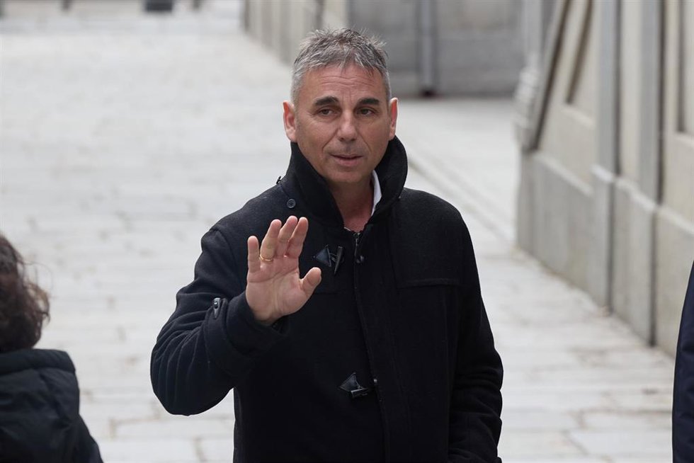 El socio de De Aldama, Alberto Escolano, a su salida de declarar al Tribunal Supremo, a 4 de marzo de 2025, en Madrid (España). 