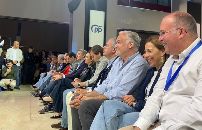 La secretaria general del PP-Aragón y vicesecretaria general de Igualdad, Conciliación y Política Social, Ana Alós, en primera fila en la Interparlamentaria del PP celebrada este fin de semana en Sevilla.