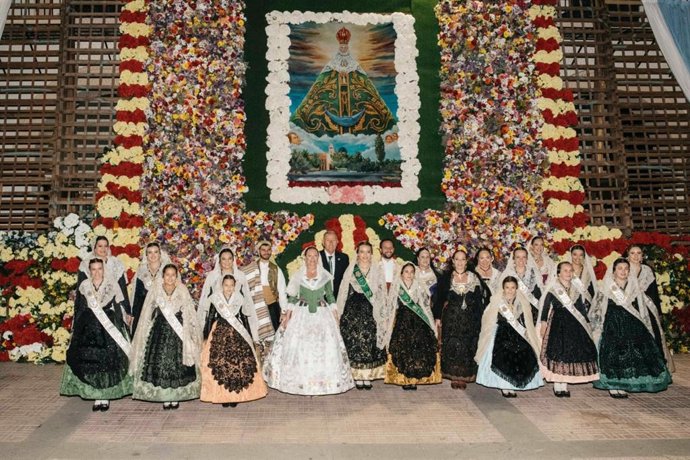 Más de 3.000 castellonenses homenajean a su patrona en una "multitudinaria" ofrenda floral
