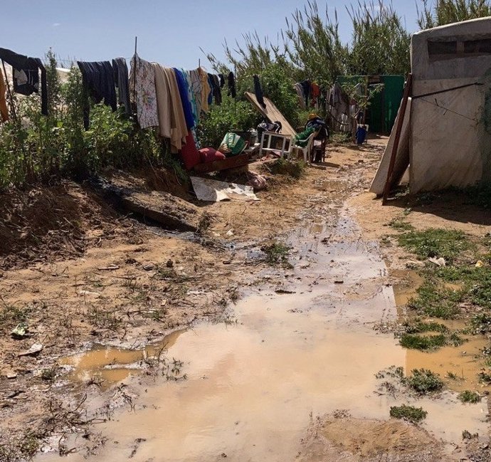 Archivo - Asentamiento chabolista en Huelva.