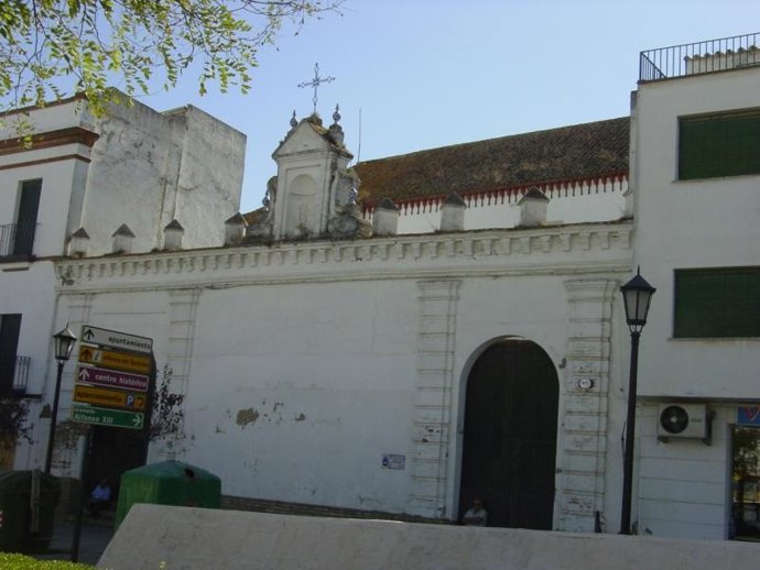 Imagen de la fachada del antiguo convento de la Concepción de Carmona