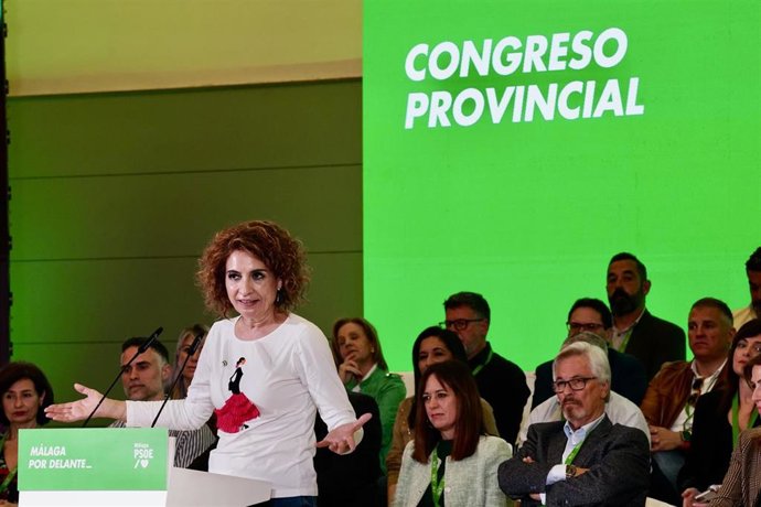 La secretaria general del PSOE-A, María Jesús Montero, intervienen en el congreso del PSOE de Málaga.