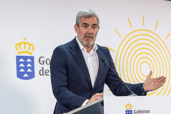 Archivo - Arquivo - O Presidente das Ilhas Canárias, Fernando Clavijo, dá uma coletiva de imprensa após reunião na sede da Presidência do Governo das Ilhas Canárias, em 22 de abril de 2024, em Las Palmas, Gran Canaria, Ilhas Canárias (Espanha). Durante a 