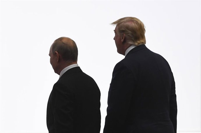 Archivo - Arquivo - Vladimir Putin e Donald Trump em Osaka