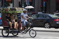 El Ayuntamiento presenta este lunes una campaña de control a los tuk-tuk mientras trabaja en su regulación