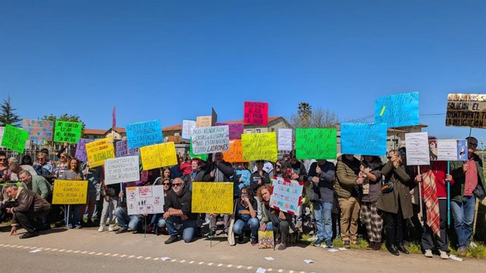 Los campistas de Ajo vuelven a manifestarse