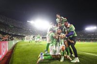 El Betis se queda el derbi y mira a la Champions en pugna con el Villarreal