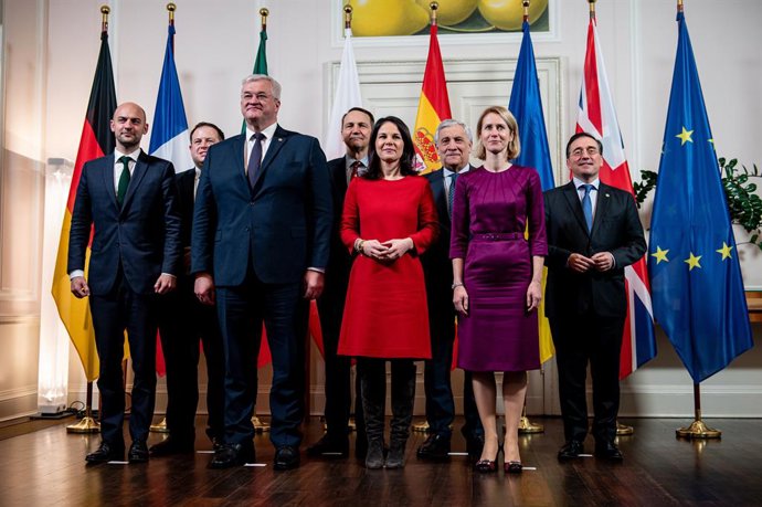 Archivo - 12 December 2024, Berlin: (L-R) French Foreign Minister of France Jean-Noel Barrot, Secretary of State at the UK Foreign Office Stephen Doughty, Ukrainian Foreign Minister Andrij Sybiha, Polish Foreign Minister Radoslaw Sikorski, German Foreign 