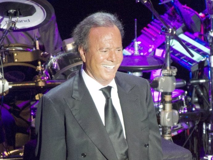 Julio Igleisas durante uno de sus conciertos.