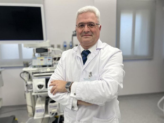 El doctor Blas José Gómez, especialista en Aparato Digestivo del Hospital Quirónsalud Sagrado Corazón