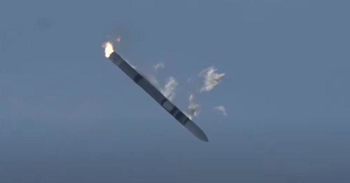 El cohete Spectrum iniciando su caída a tierra segundos después del despegue