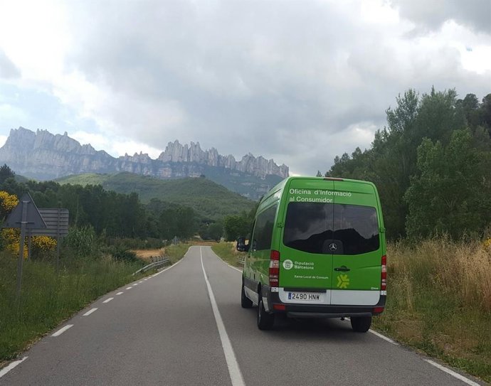 Imagen de una unidad móvil camino de Santpedor (Barcelona), uno de los municipios que se visitarán este mes